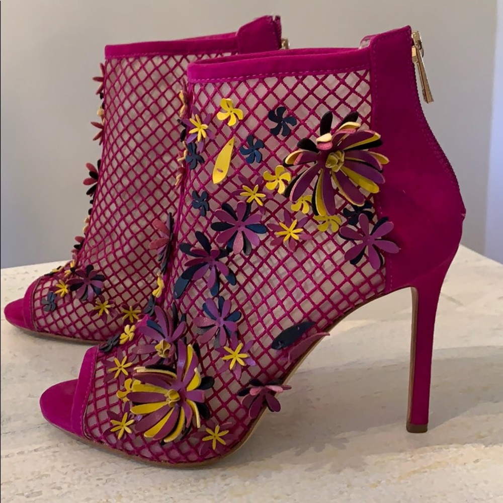 Jessica Simpson Jayko flower mesh peep toe